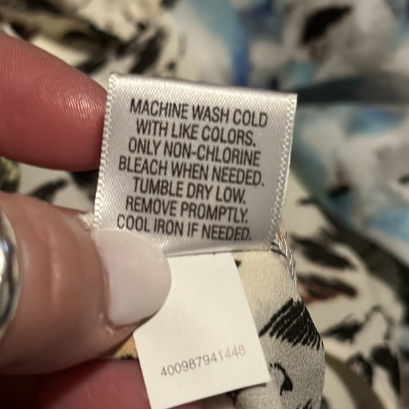 Set of two Apt. 9 sleeveless button front tops (both 1X) EUC! - Picture 5 of 7